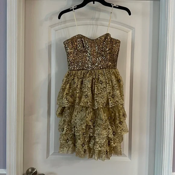 Alice + Olivia Gold Vintage Sequin Ruffle Dress - Size 2